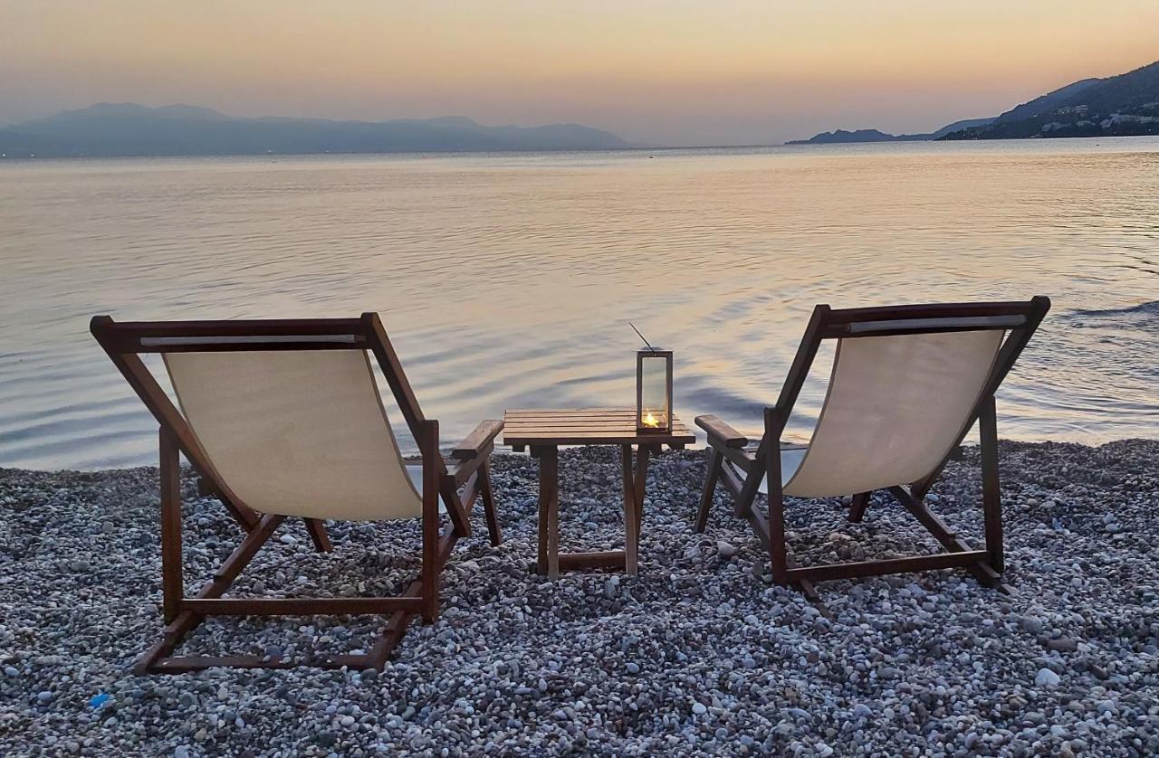 Onar Beachfront Residence, Loutraki ภายนอก รูปภาพ