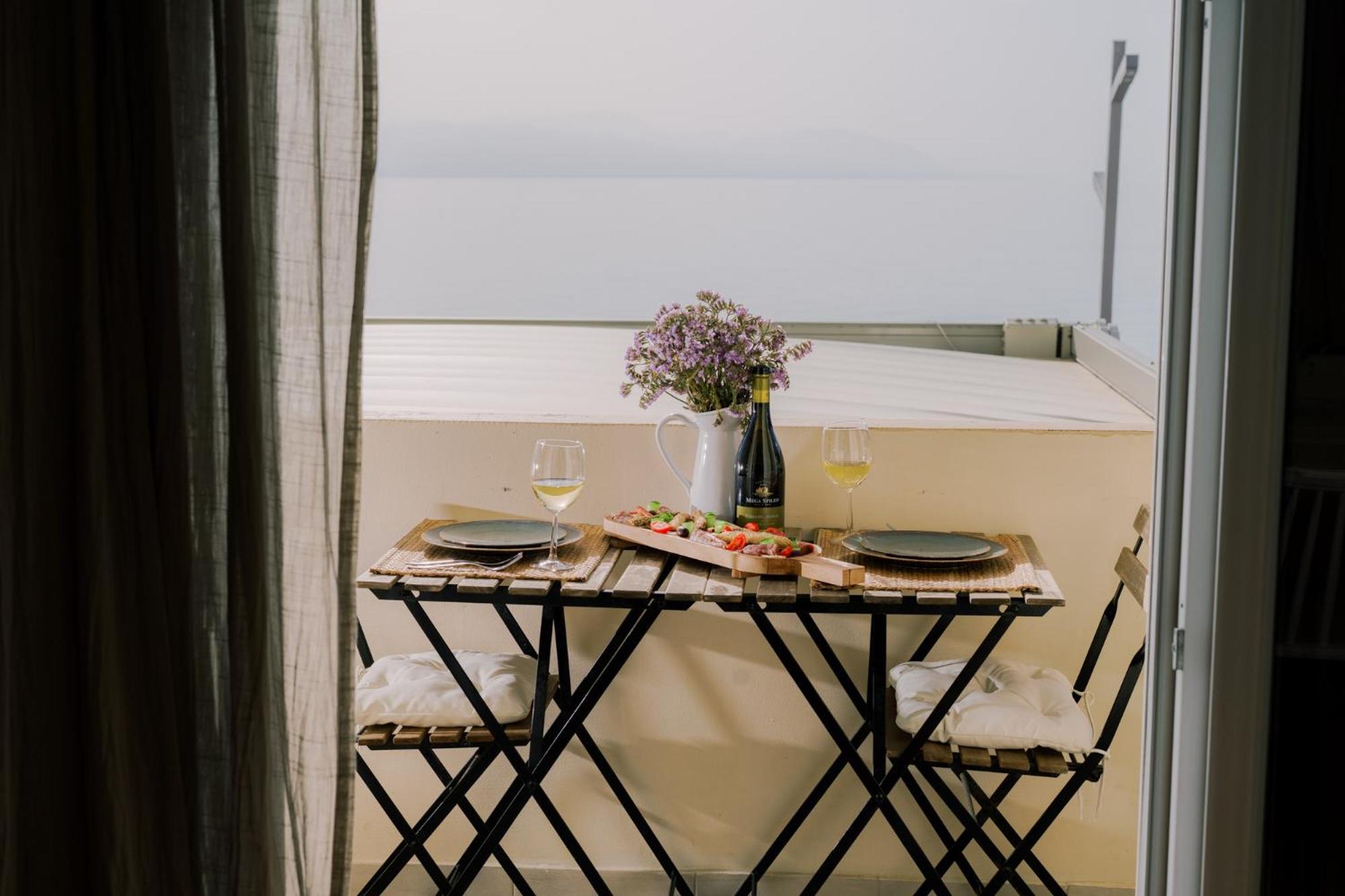 Onar Beachfront Residence, Loutraki ภายนอก รูปภาพ